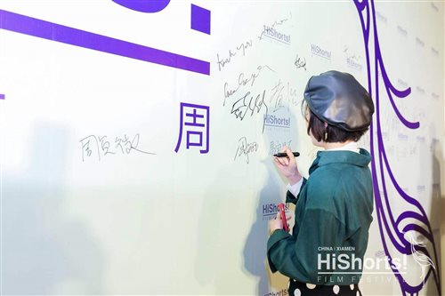 C:\Users\v\Desktop\电影节新闻稿\颁奖典礼红毯.jpg
